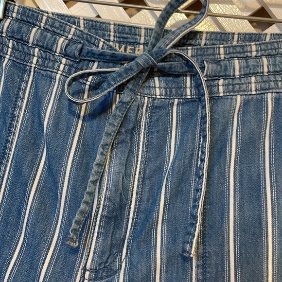 American Eagle wide leg cropped pant modest trendy style size 2 EUC - Picture 3 of 8